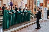 Leszno. Koncert zespołu wokalnego Cantus w Bibliotece Ratuszowej