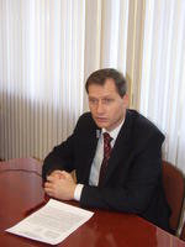 Prezydent Jacek Walczak podczas wywiadu