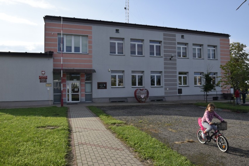 Są plany przy szkole w Miedniewicach dobudować halę sportową