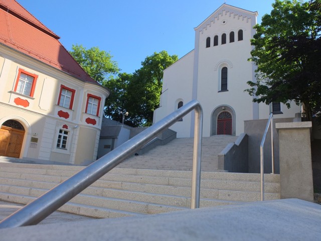 Schody na Małym Rynku gotowe