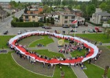 W środku Polski ponieśli 100-metrową flagę [ZDJĘCIA, FILM]