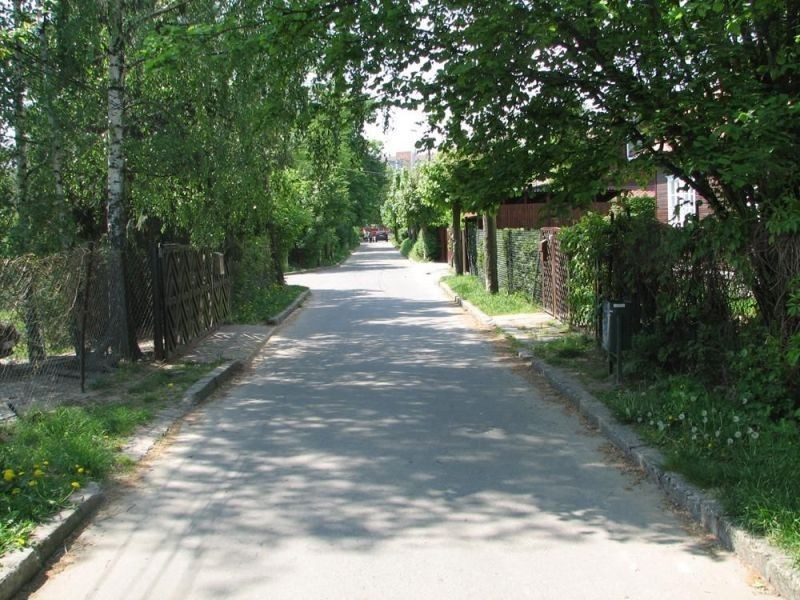 Ulica Stanisława Konarskiego to główna droga osiedla...