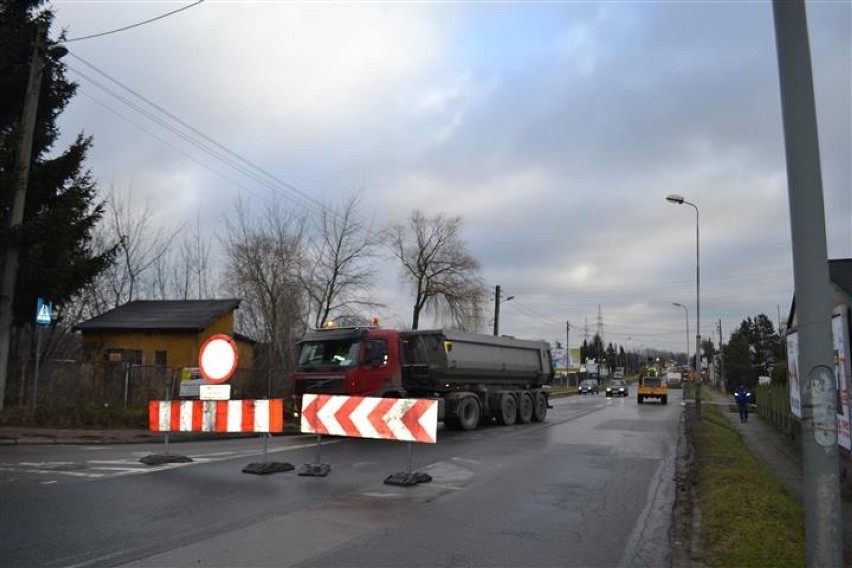 Częstochowa: Zamknięcie fragmentu ulicy Warszawskiej. Kierowcy na razie się gubią [ZDJĘCIA]