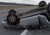 Stare Żukowice. Wypadek na autostradzie A4 pod Tarnowem. Bus zderzył się z samochodem osobowym. Były utrudnienia w ruchu [ZDJĘCIA]