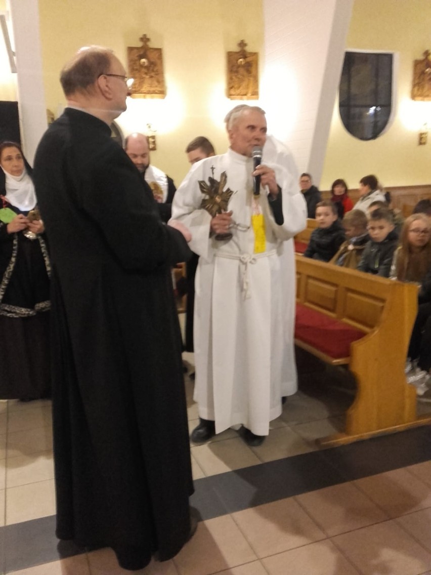Radosna procesja świętych w kościele MB Częstochowskiej