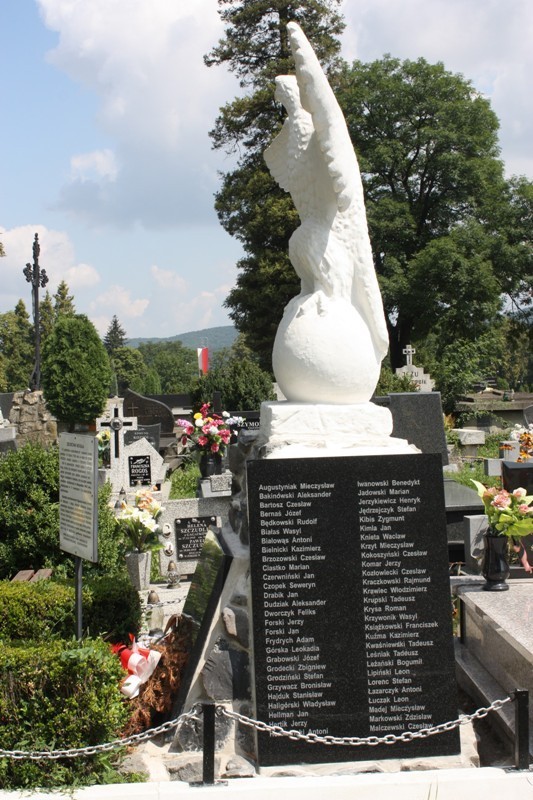 Remonty na cmentarzu w Sanoku [ZDJĘCIA]