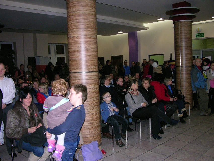 Koncert finałowy WOŚP w Skierniewicach rozpoczął się w holu...