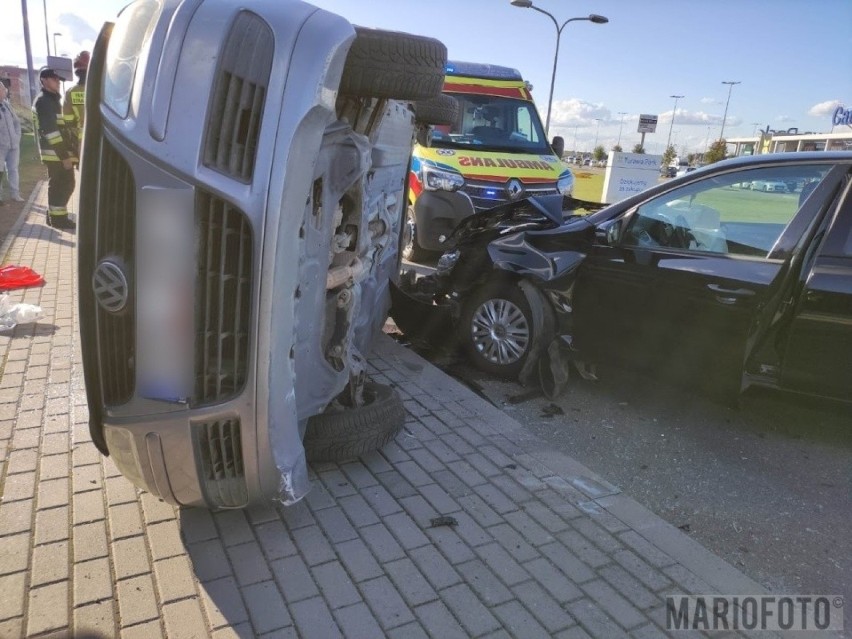 Kolizja pod Opolem. Zderzenie dwóch volkswagenów w Zawadzie niedaleko centrum Turawa Park