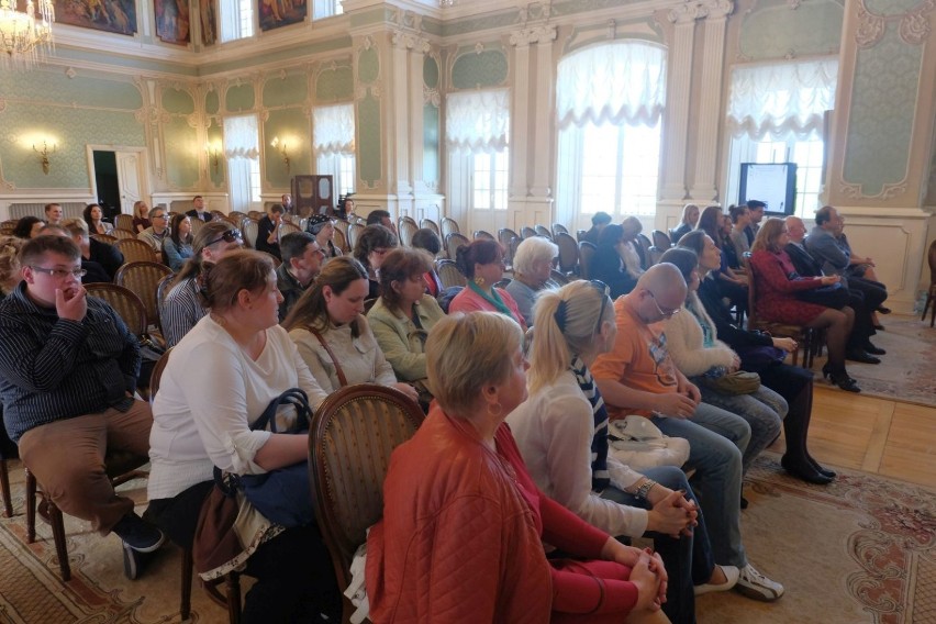 NA Aula Magna w Pałacu Branickich wszyscy bawili się...