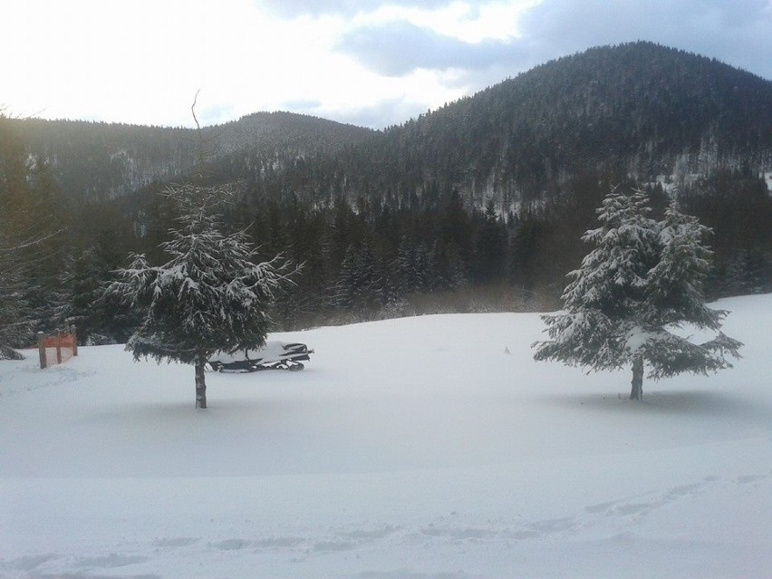 Wielkanoc 2015 w górach? Śniegu jest dużo, warunki na szlakach trudne [ZDJĘCIA]