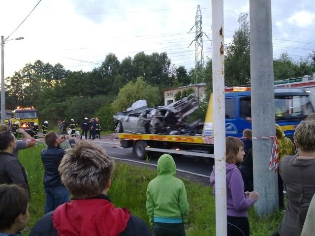 jeden z uczestników wypadku samochód Subaru