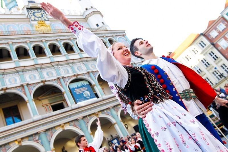 Poznań: Wycinali hołubce na Starym Rynku [ZDJĘCIA, WIDEO]