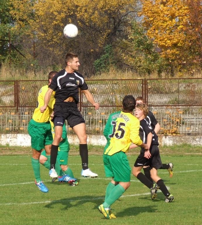 Brzeszcze: Górnik konsekwencją i cierpliwością pokonał na własnym boisku Brzezinę Osiek 1:0