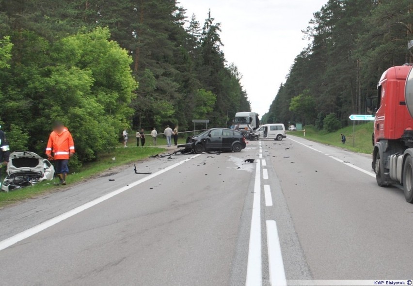Wypadek w Pijawne Polskie.  Cztery osoby trafiły do szpitala [zdjęcia]