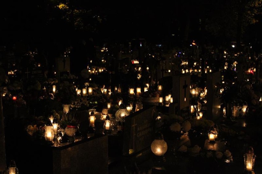 Wolsztyński cmentarz w Wigilię Wszystkich Świętych