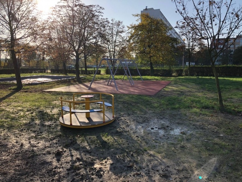 Plac zabaw w Legnicy przy Miejskim Przedszkolu nr 13 został zmodernizowany i rozbudowany [ZDJĘCIA]