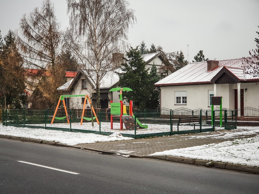 Nowe place zabaw w Lesznie czekały na otwarcie pół roku