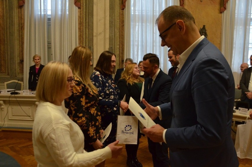 Cztery studentki Państwowej Akademii Nauk Stosowanych w...