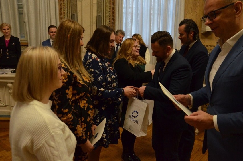 Cztery studentki Państwowej Akademii Nauk Stosowanych w...