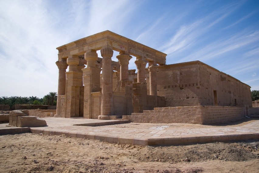 To słynna starożytna budowla z okresu perskiego. Zdjęcie na...