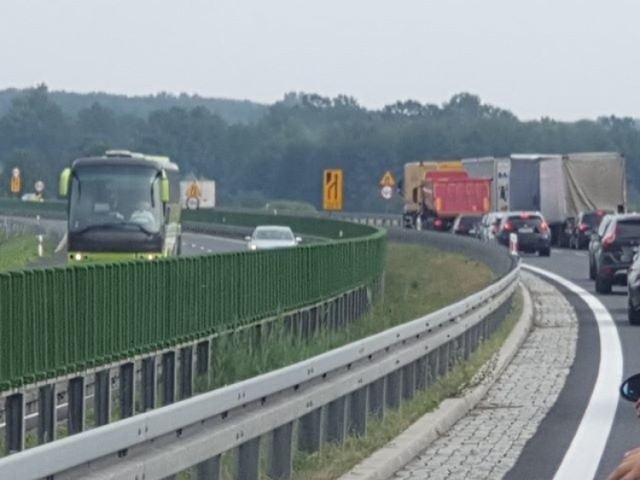 W poniedziałek, 29 lipca, w godzinach porannych utworzył się korek sięgający blisko 4 km.