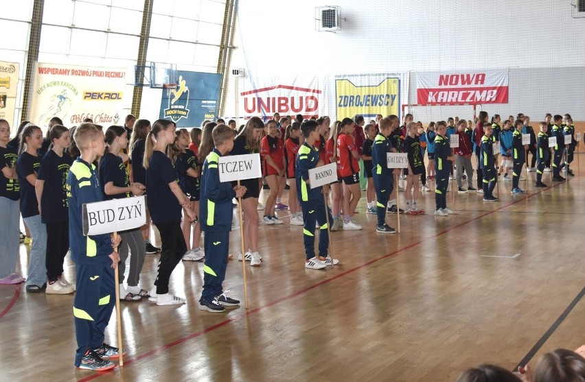 W Festiwalu Piłki Ręcznej w Nowej Karczmie brały udział...