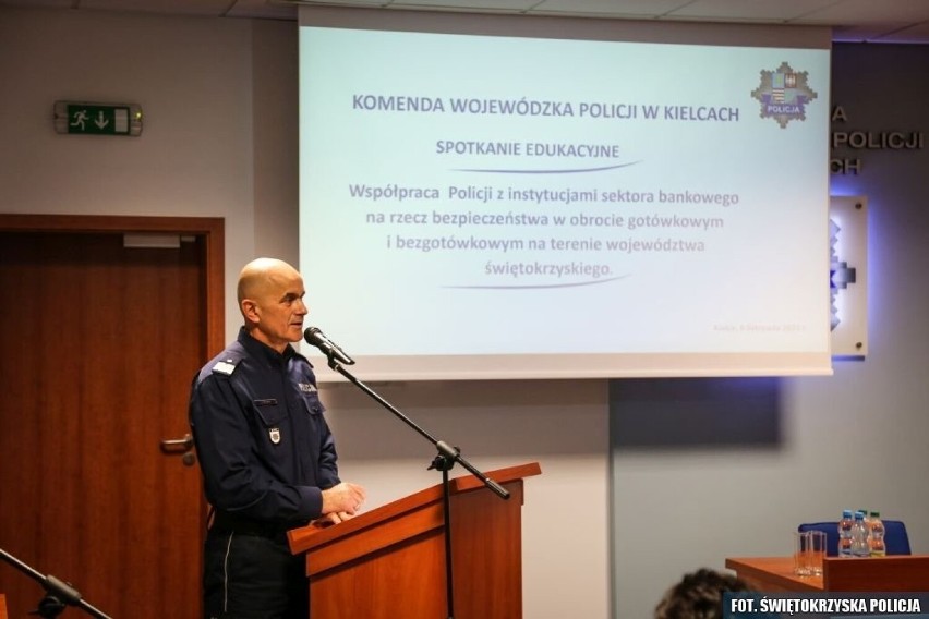 Policjanci i bankowcy radzili w Kielcach, jak wspólnie walczyć z oszustami. Zobacz zdjęcia 