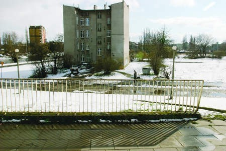 W tym miejscu, na Wyspie Spichrzów w czasie II wojny światowej znajdowało się getto/Fot. Grzegorz Mehring