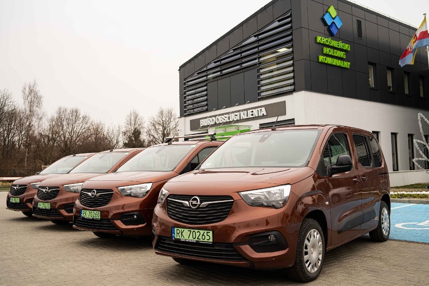 Krośnieński Holding Komunalny stawia na ekomobilność. Inwestuje w zakup samochodów elektrycznych [ZDJĘCIA]