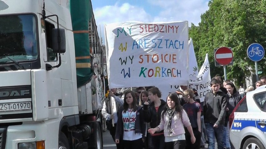 Marsz Wyzwolenia Konopi w Szczecinie ruszył Urzędu Miasta w...