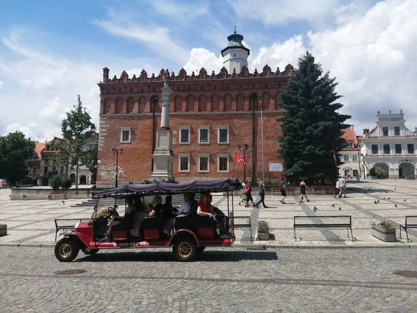 Popularność Sandomierza widoczna jest szczególnie w...