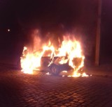 Pożar samochodu przy ulicy Kinowej w Gubinie. Nie po raz pierwszy ogień trawił auta przy polsko-niemieckiej granicy