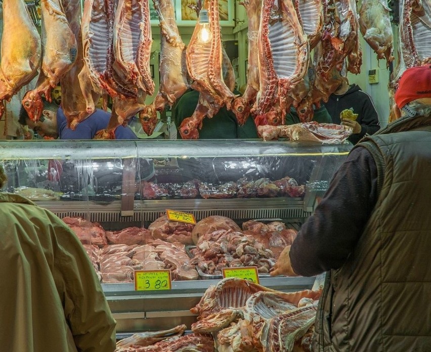Pracowniczka sklepu mięsnego - 2 500 złotych netto.