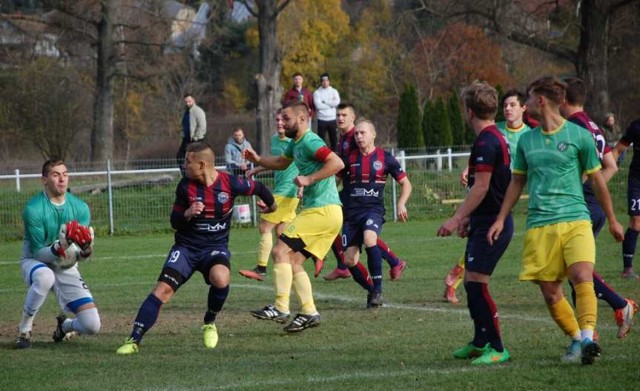 Zdjęcie z meczu w V lidze Ostoja Kołaczyce - LKS Czeluśnica (1-1) z 15 listopada 2020 r.
