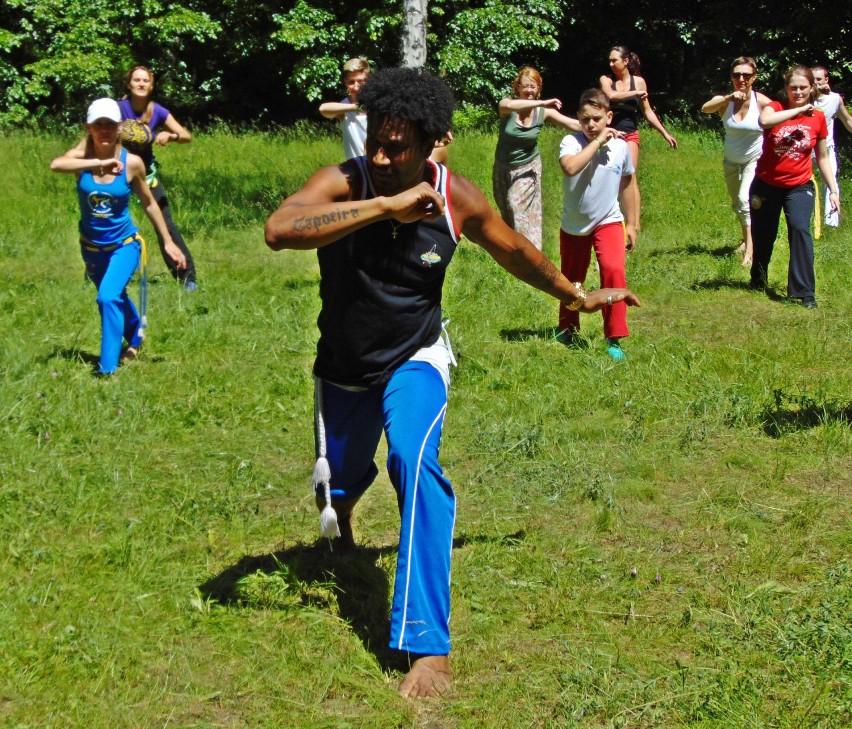 Capoeira w parku na Zdrowiu