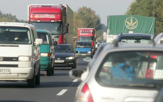 Uwaga kierowcy, w Trzeciewcu koło Bydgoszczy zderzyły się dwa auta. Droga krajowa nr 5 między Trzeciewcem a Wł&oacute;kami jest zablokowana.

Aby przejść do kolejnego zdjęcia i dowiedzieć się więcej przesuń stronę gestem lub kliknij strzałkę w prawo na zdjęciu.

&lt;center&gt;
Zobacz też wideo: Polisa OC wykupiona przez rowerzystę może mu wyjść na korzyść.
&lt;iframe src=&quot;//get.x-link.pl/bb97069f-c1d3-6076-fc50-dcaa409e7364,54edacb8-25fb-5adf-b66a-abefe16579b1,embed.html&quot; width=&quot;640&quot; height=&quot;360&quot; frameborder=&quot;0&quot; webkitallowfullscreen=&quot;&quot; mozallowfullscreen=&quot;&quot; allowfullscreen=&quot;&quot; allow=&quot;autoplay; fullscreen&quot; scrolling=&quot;no&quot;&gt;&lt;/iframe&gt;
&lt;/center&gt;