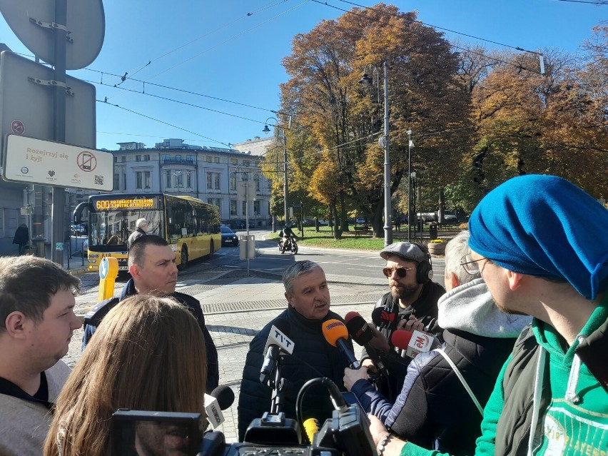 Katowice. Startuje system aplikacji Stop-Fon. Celem poprawa bezpieczeństwa na przejściach dla pieszych
