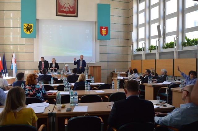 Radni Miasta Gdyni podczas majowej sesji większością głosów przegłosowali uchwałę dotyczącą wyrażenia zgody na zbycie udziałów Przedsiębiorstwa Wodociągów i Kanalizacji