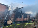 Pożar dwóch budynków w Sławkowie na ul. Niwy. Trzynaście zastępów straży pożarnej w akcji