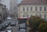 Oświęcim. Autobus MZK wjechał na rynek. Ledwo mieścił się 