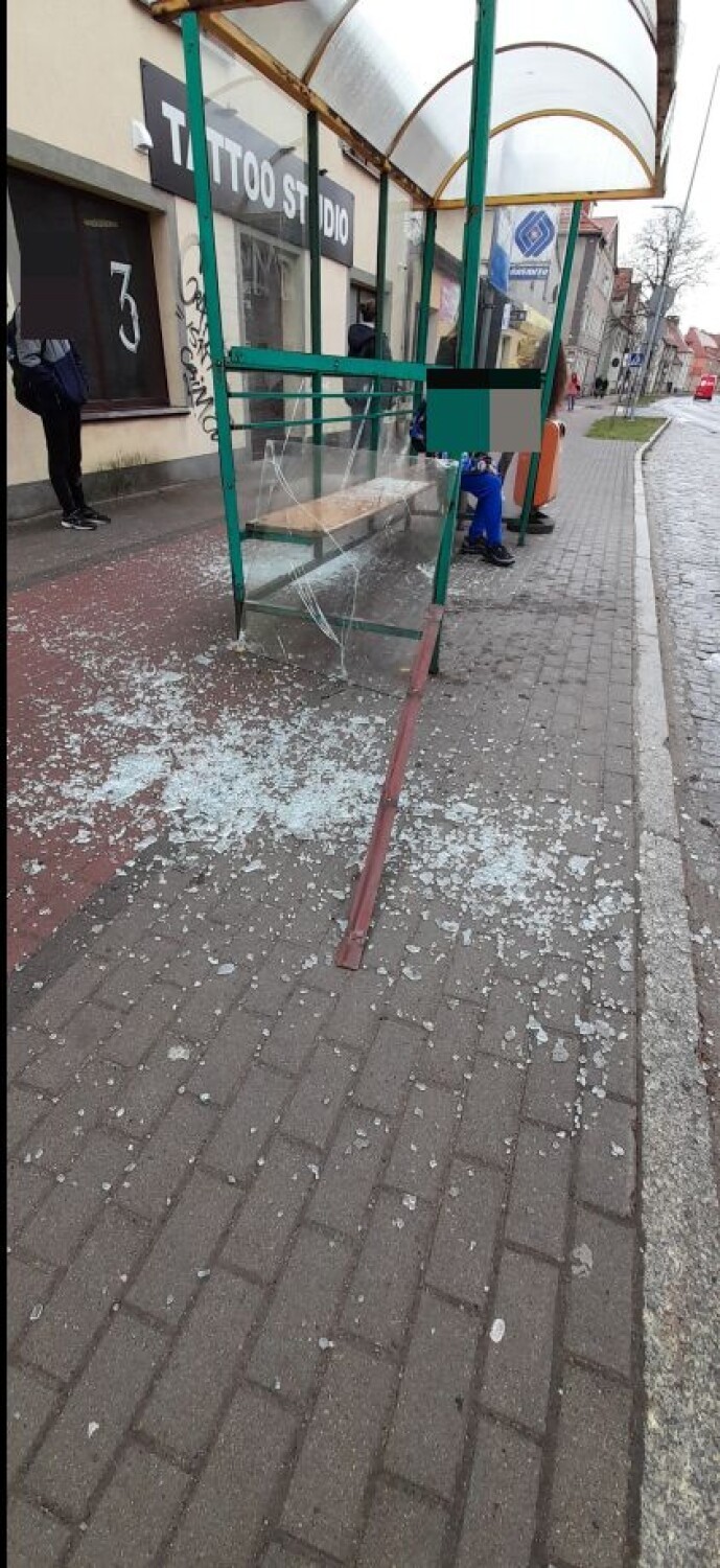 Autobus zahaczył o przystanek w Szczecinku. Co z pasażerami? [zdjęcia]