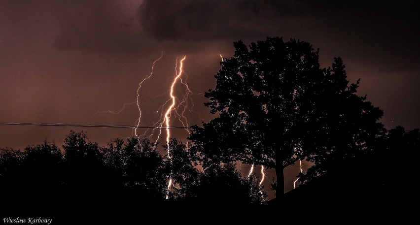 Niesamowite zdjęcia burzy. Zjawisko piękne i niebezpieczne. Noc z 30 czerwca na 1 lipca. [ZDJĘCIA]