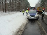 Policja w Międzychodzie. Dachowanie osobówki