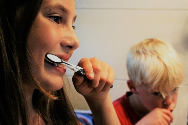 Dentobus wyruszył w trasę po województwie lubuskim. Mobilny gabinet stomatologiczny będzie bezpłatnie leczyć zęby dzieci i młodzieży.