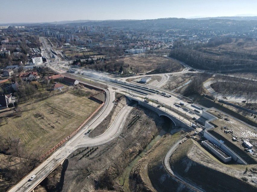 Kraków. Coraz bliżej końca budowy Trasy Łagiewnickiej. Czy zdążą w terminie? [ZDJĘCIA]