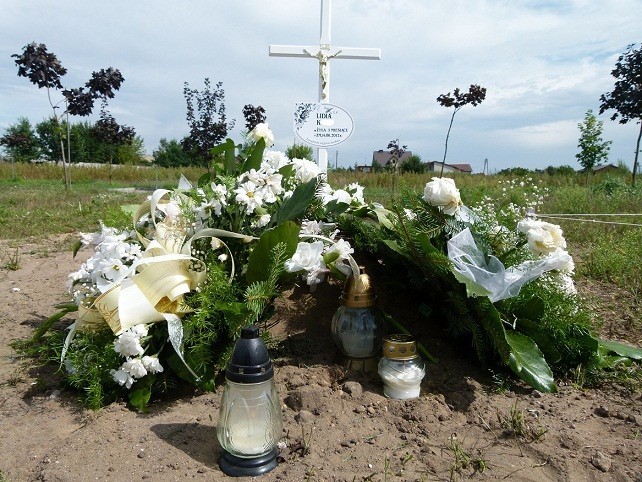 Cichy pogrzeb trzymiesięcznej Lidki odbył się na cmentarzu w Tomaszowie Maz.