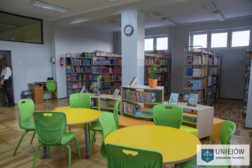 Biblioteka w Szkole Podstawowej w Uniejowie jak nowa. Popłynęły podziękowania ZDJĘCIA