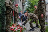 Tarnów. W czasie okupacji była tu katownia Gestapo. W środę upamiętniono w tym miejscu ofiary II wojny światowej [ZDJĘCIA]