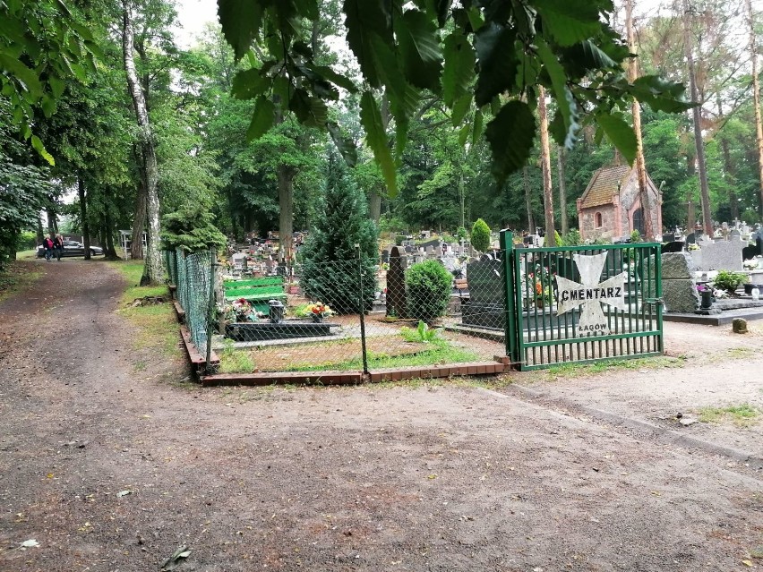 Przy cmentarzu w Łagowie stanęła półka do ponownego...