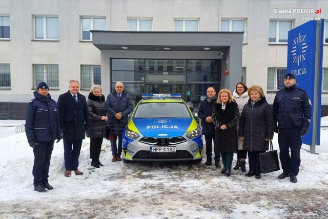 Powiat kłobucki. Nowy radiowóz trafił w ręce kłobuckich policjantów